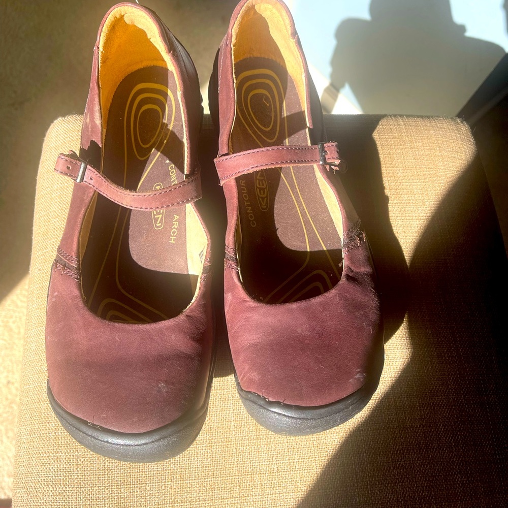 Keen mary janes 10